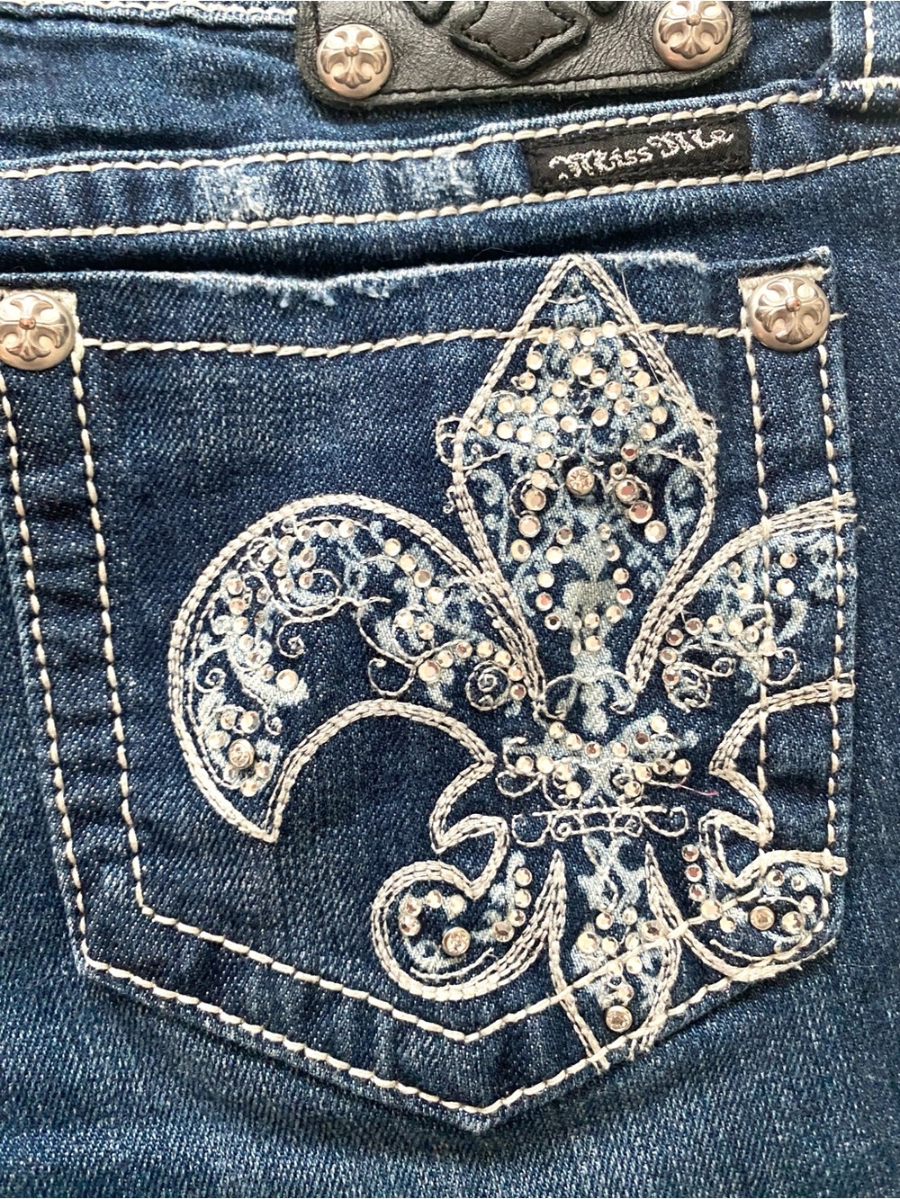 Miss Me Cut Off Jean Shorts Darker Wash Boot Cut Raw Hem Size 30 - Picture 7 of 13